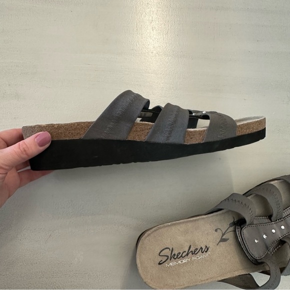 Skechers Memory Foam Women’s Pewter Slip On Textile/Leather Sandals Sz 10 GUC - Picture 4 of 11